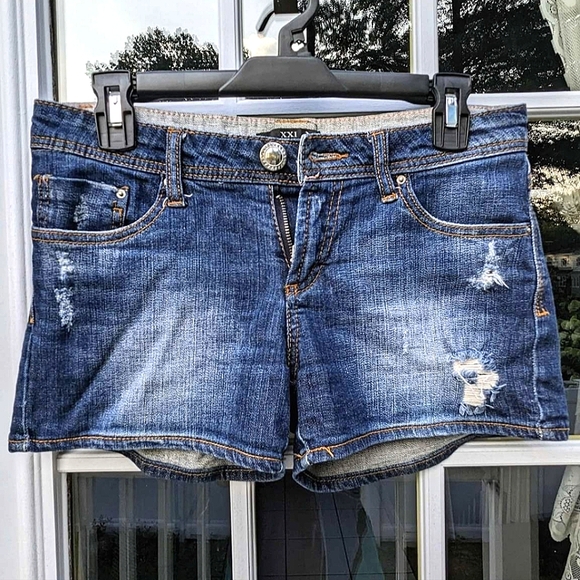 Forever XXI Distressed Denim Blue Jean Shorts Size 26/2 - Picture 8 of 8